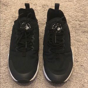 Black Nike Huarache 8.5
